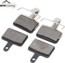 B01S Standaard Remblokken Set 4 Stuks Voor + Achter Voor O.a. Shimano Altus/Alivio/Deore /Tektro / BBS-52 - Inclusief Schijfremblokveer - Zwart